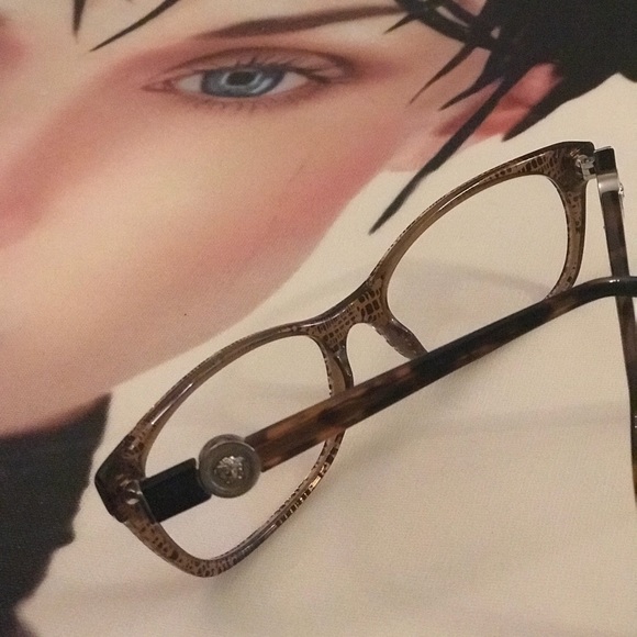 Versace - Picture 2 of 4